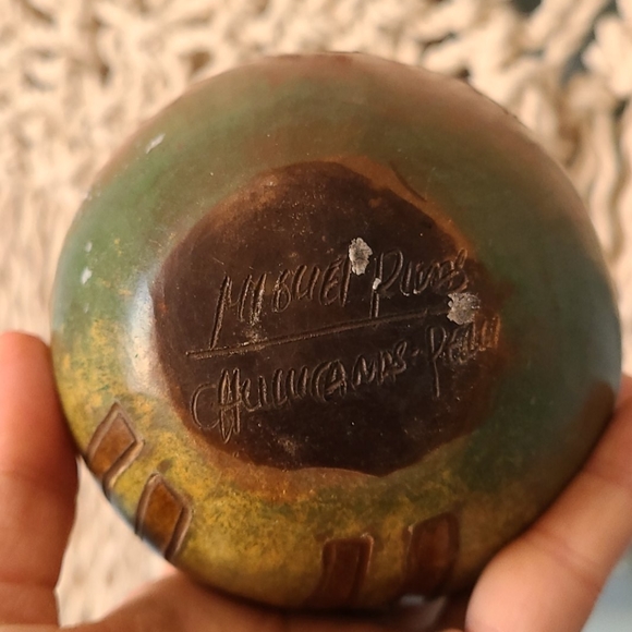 Vintage Peruvian Pottery Vase - Picture 4 of 5